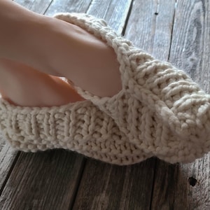 Modello per pantofole lavorate a maglia facili e veloci: Calzini da donna (modello in PDF)