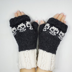 LOOM Twisted Skellies Fingerless Gloves / Regular Small Fine Gauge / Women's Gift  / Handcraft / Yarn Craft / Loom Knitting Pattern PDF ONLY