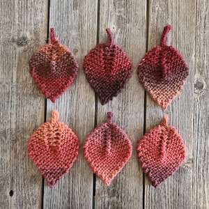 Patrón de guirnalda de hojas tejida en telar: Decoración otoñal (Descargar PDF)