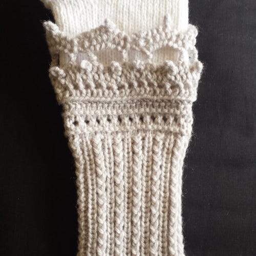 LOOM Knitting Patterns Fingerless Gloves: Tiara Lace (PDF Download)