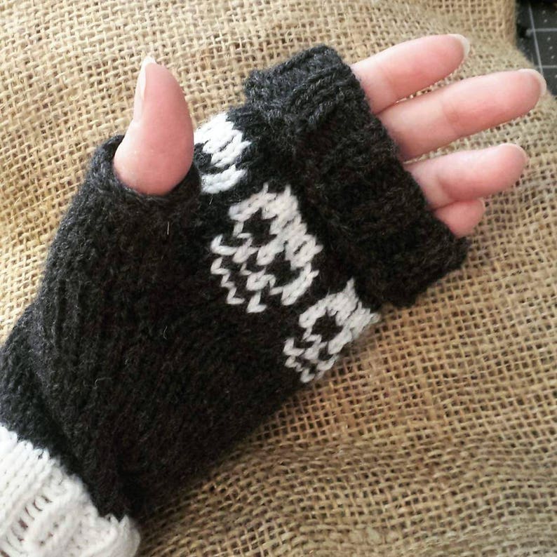 LOOM Knitting Pattern Twisted Fingerless Gloves / Regular Etsy