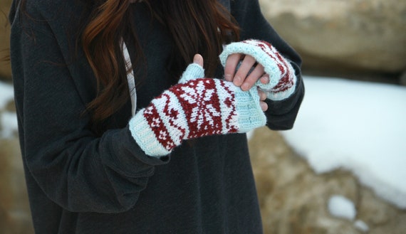 Loom Knit Fingerless Mitts Pattern: Faire Winter Wrist Warmers