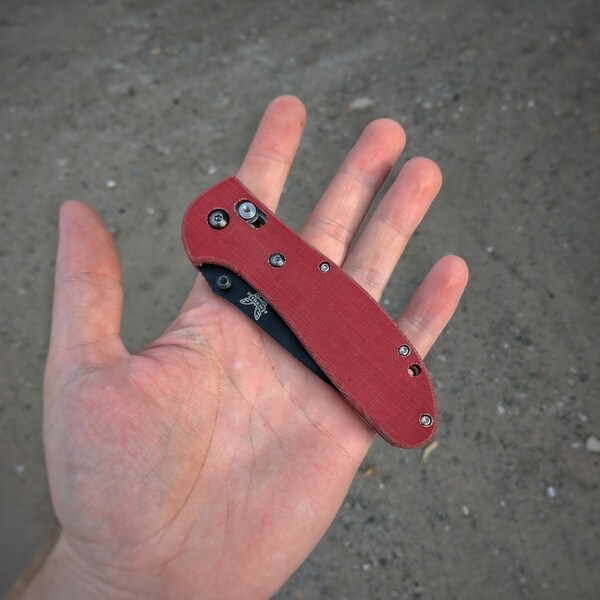 Red linen micarta custom scales for Benchmade Griptilian (550, 551, 552, 553).