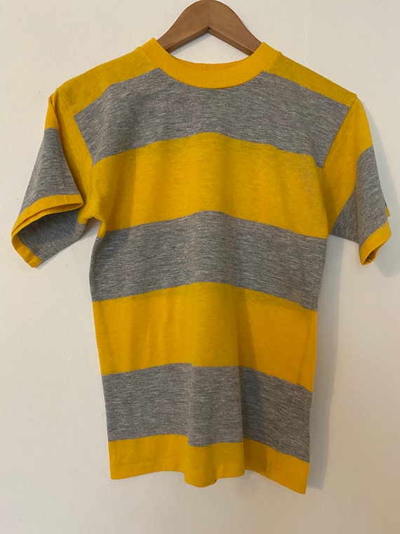 Vintage 1970s Gray and Yellow Wide Border Stripe T