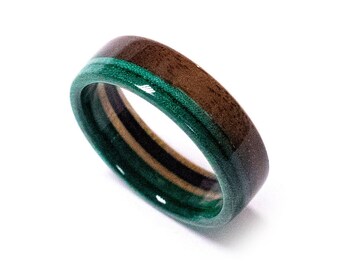核桃和回收滑板木戒指-结婚戒指-木乐队-绿色金属-戒指的男人-男朋友礼物-周年纪念礼物