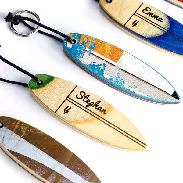 Personalisierter Surfbrett-Schlüsselanhänger aus recycelten Skateboards – personalisiertes Geschenk – gravierter Name – Holz-Surfbrett – Surfer-Geschenk – Holz-Schlüsselanhänger