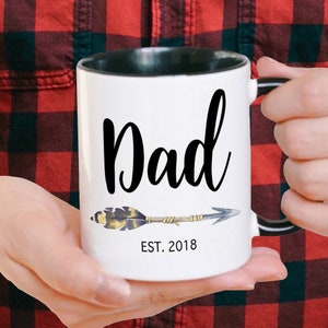 Dad Mug Personalized with Est. Year, arrow, Birth Announcement, Custom Mug, Dad Gift, Father&#39;s Day, Birthday, Coffee lover