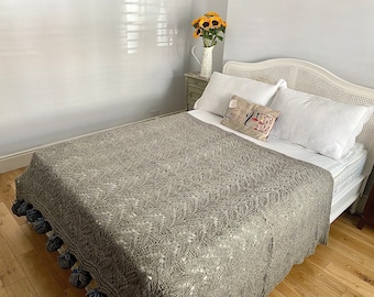 Hand gestrickte Decke, Tagesdecke, Überwurf mit Pompons.Wohnaccessoire.Einweihungsparty,Weihnachten,Hochzeit,Jubiläum,Geburtstagsgeschenk.