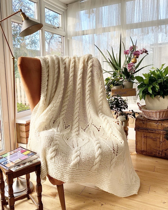 Hand Knitted Chunky Cottage Style Blanket bedspread afghan Bed
