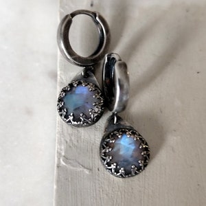 Dainty Moonstone Hoops in Rustic Silver, Blue Fire Moonstone Earrings, 925 Silver Hoops with Genuine Gemstones, Jewelry Women, Gift for Wife 画像 7