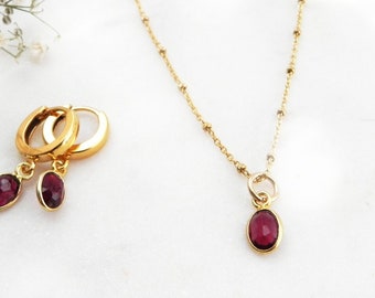 Garnet Golden Necklace, Small Gemstone Pendant in Gold Plated Silver 925, Minimal Gold Necklace with Garnet Charm, Prom Necklace Red Stone