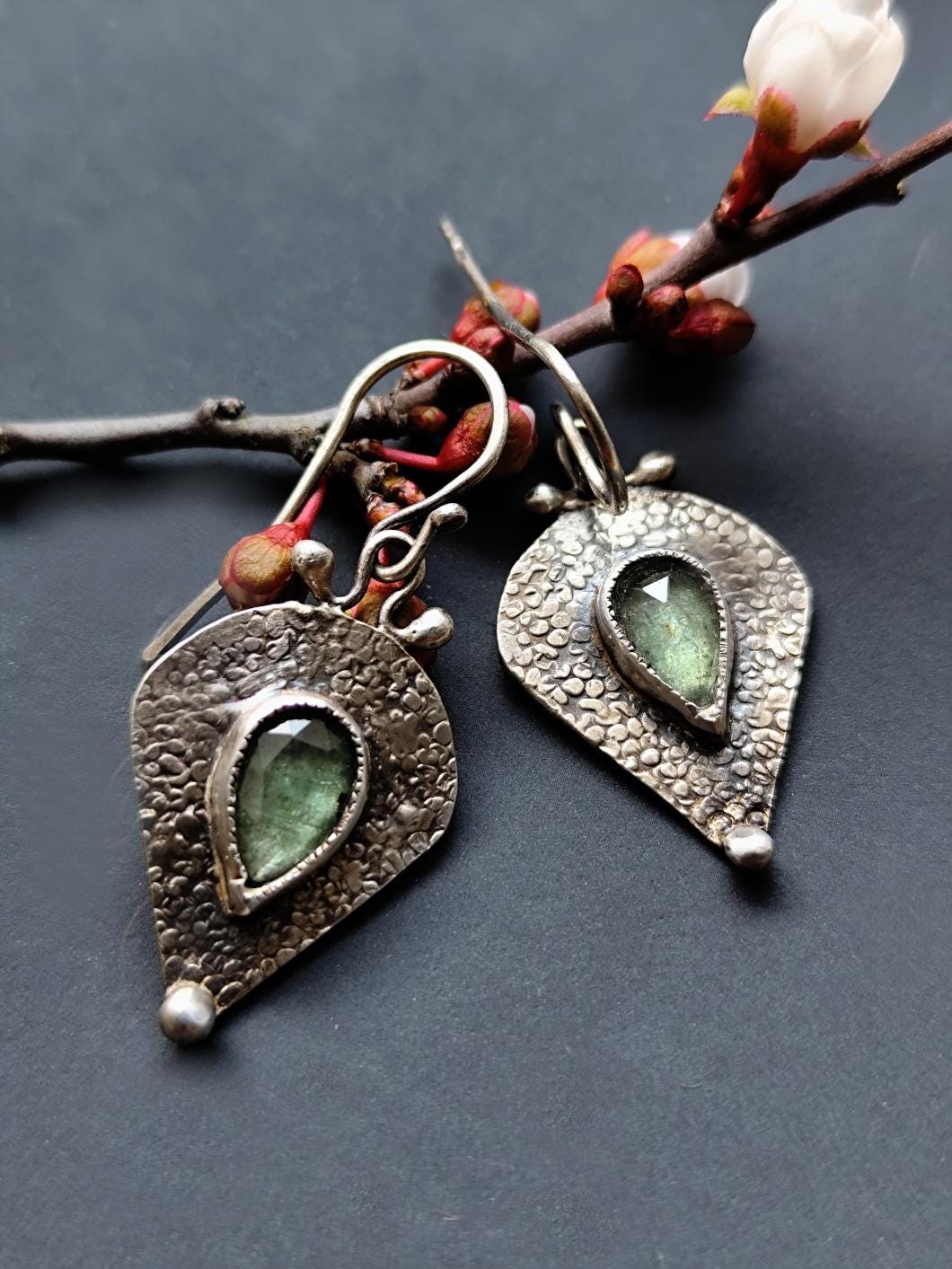 Rustic green Kyanite Hoop Earrings, Triangular Earrings Silver, Kyanite Textured Dangles, Geometrical Oxidized Sterling Earrings, Modern 925