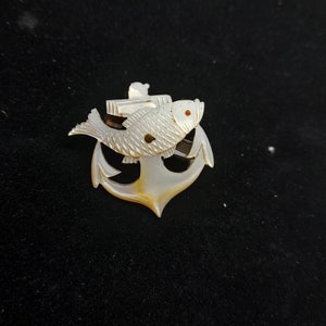 Broche de pez victoriano, Broche de ancla, Nácar antiguo, Concha tallada a mano, Tema náutico