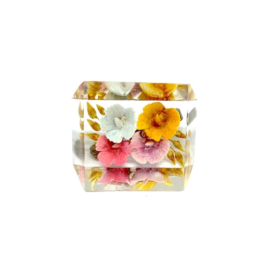 Lucite Flower Brooch 1950s Jewellery Reverse Carv… - image 1