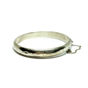 Brazalete de plata de ley con diseño grabado con bisagras de los años 50 y 60 vintage con cadena de seguridad