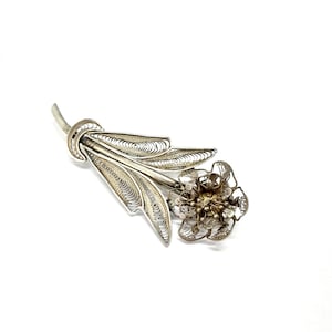Sterling Silver Filigree Flower Brooch 1940s 50s Vintage Wirework Floral