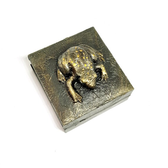 A hand-sculpted gothic toad trinket box that looks straight out of a dark fairy tale — functional AND a conversation piece on any shelf.