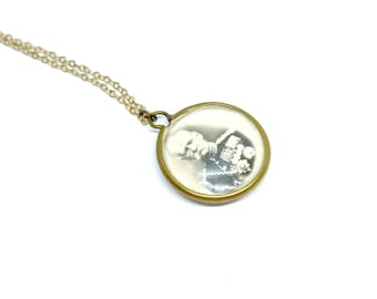 Collier perles en chute résine lucite inclusions Vintage