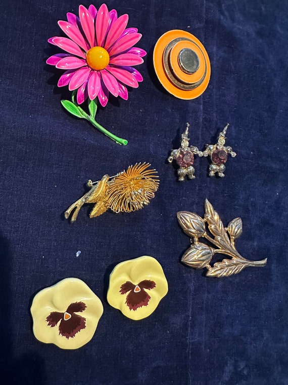 Assorted Vintage Pins