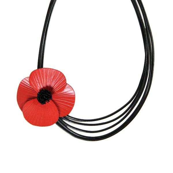 Poppy necklace in full-grain cowhide leather shifted on 5 black leather cords