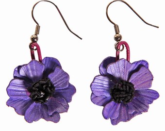 anemone violet leather pierced earrings