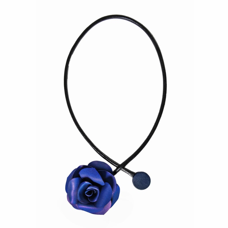 Rose flower necklace in genuine leather cord leather Blue