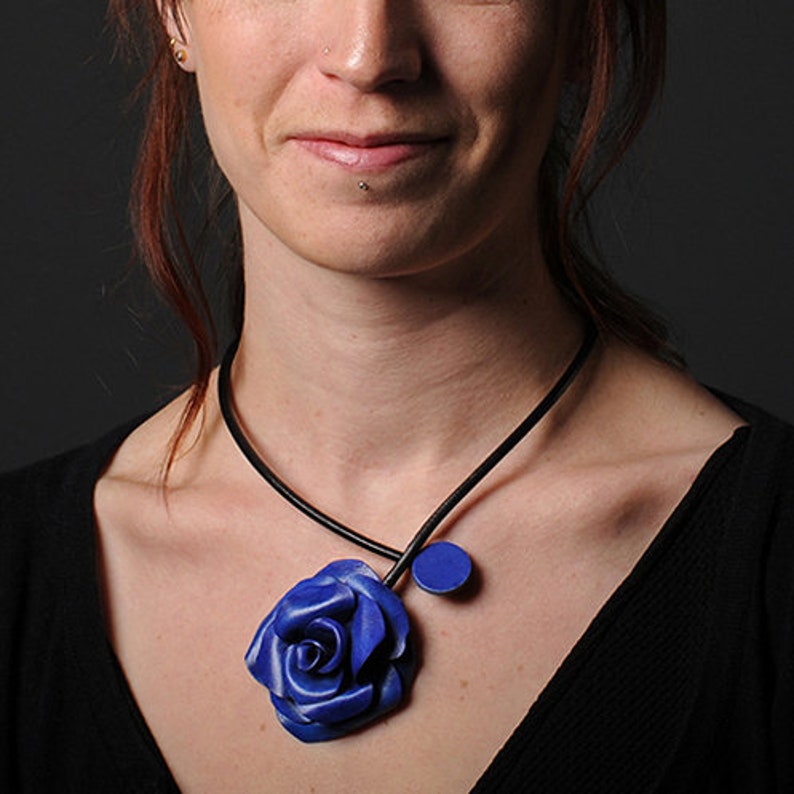 Rose flower necklace in genuine leather cord leather image 6