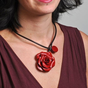 Rose flower necklace in genuine leather cord leather image 7