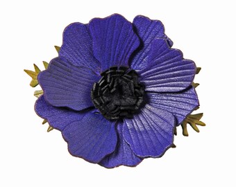 Broche fleur anémone en cuir