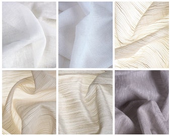 Könnte beinhalten: Sechs verschiedene Muster von durchsichtigem Stoff in verschiedenen Texturen und Farben, darunter Weiß, Beige und Grau.