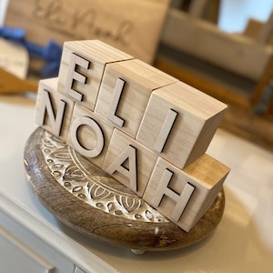 Lettere con nome in blocchi di legno, Targa con nome in legno, Targa con nome bambino, Lettere in stampatello incise, Blocchi nome bambino, Blocchi rivelazione nome, Regalo doccia per bambini