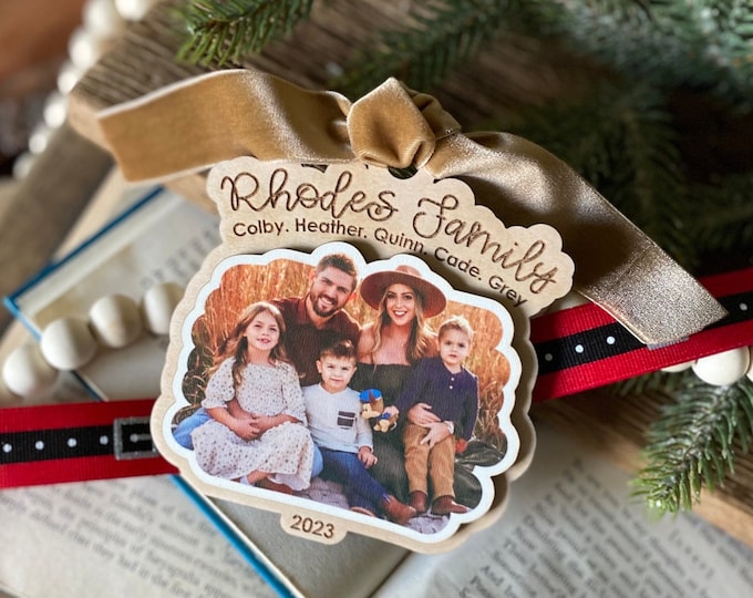 "Vintage" Family Picture Ornament