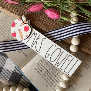 Teacher Appreciation Gift, Teacher Gift, Gift for Teacher, Personalized Bookmark, Thank You Bookmark, Gift From Student, Teacher Bookmark