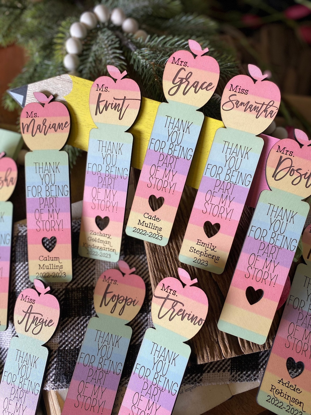 Elastic Felt Planner Bookmarks {A Fun Teacher Gift Idea} - Kara Creates