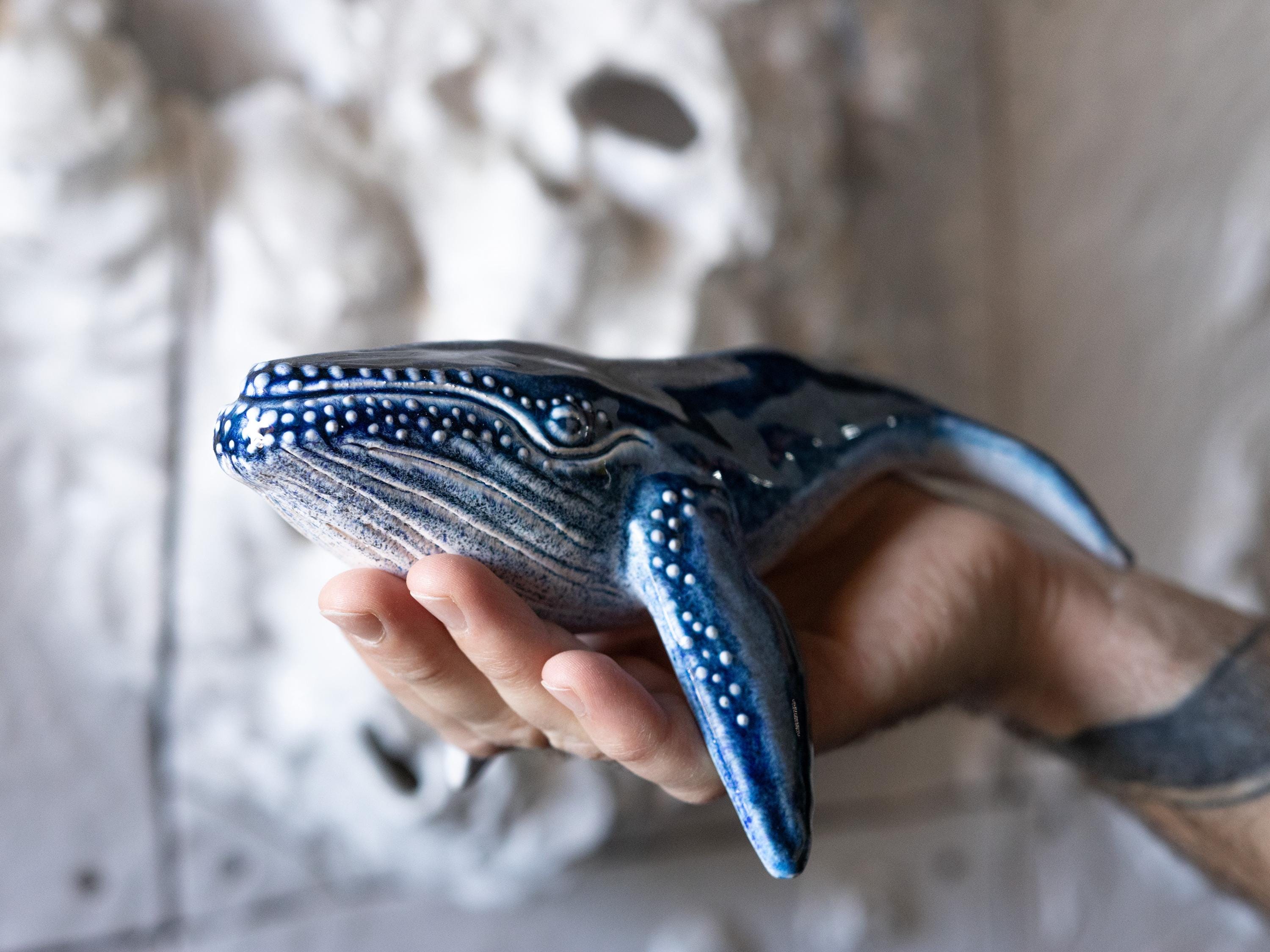 置物 WHALE Humpback Whale Ceramic Sculpture - Perfect Gift for Couples, It