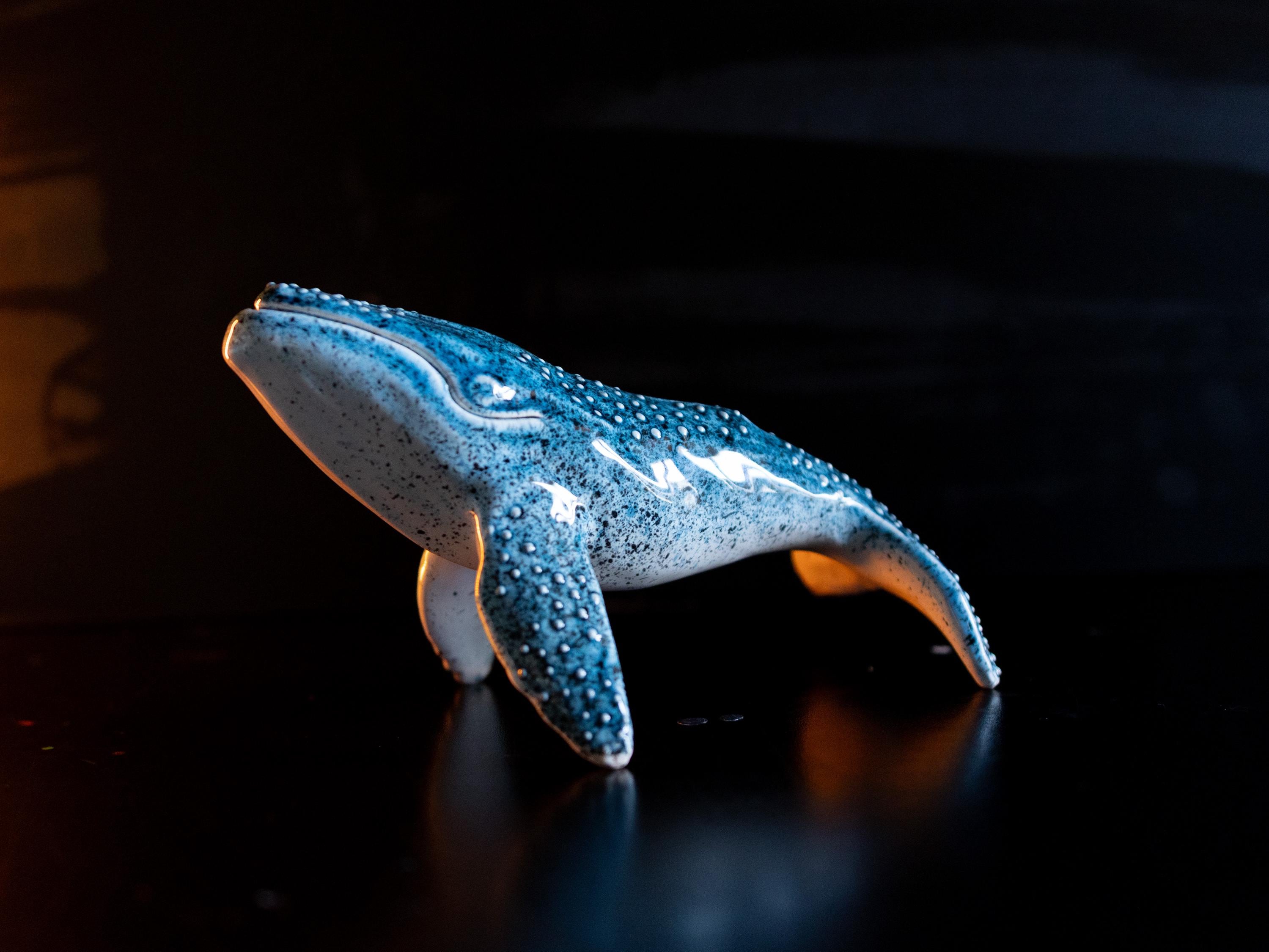 置物 WHALE Humpback Whale Ceramic Sculpture - Perfect Gift for Couples, It