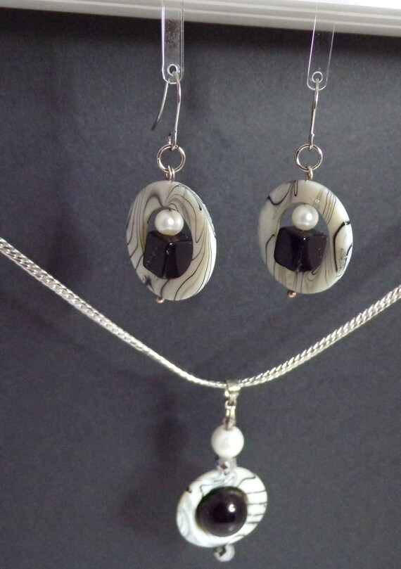 Black and White MOP Circles necklace and earring set
