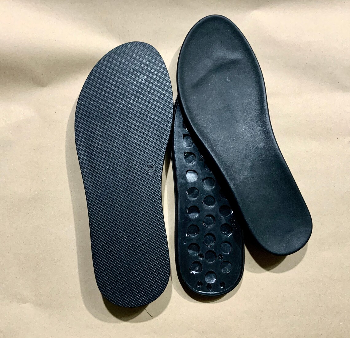 Shoe sole with an insole.Rubber TR flexible. Outsole with Etsy