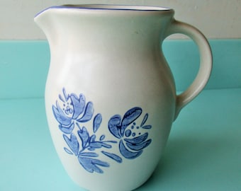Ships FREE! 6.5" / 1qt Pfaltzgraff Stoneware Pitcher Yorktowne Folk Art Cobalt Blue White Small Juice Pitcher 4 cups 1960s Mint Collectible