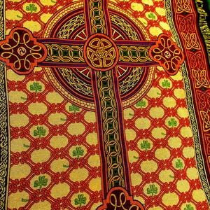 Ships FREE! Celtic Cross Blanket / Tapestry 4'x5.5' Woven Cotton Throw w Celtic Knots, Horses + Green Shamrocks, Vintage Irish / Gaelic MINT image 3