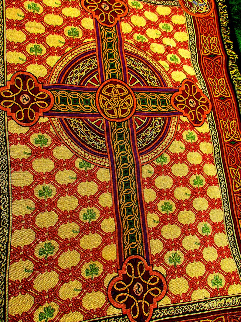 Ships FREE! Celtic Cross Blanket / Tapestry 4'x5.5' Woven Cotton Throw w Celtic Knots, Horses + Green Shamrocks, Vintage Irish / Gaelic MINT image 3