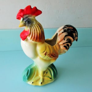 Ships FREE! 8.75&quot;h 1950s Rooster Vase MCM Rooster Planter &#39;50s Garden Decor  Yellow Red Green Ceramic  Vintage Farmhouse Decor Full Color