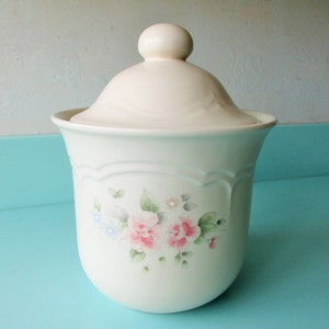 Ships FREE! 1.5 qt Pfaltzgraff U.S Tea Rose Canister #309  Vintage Cookie Jar, Kitchen Storage 9 inch Treat Container Pink Blue Flowers MINT