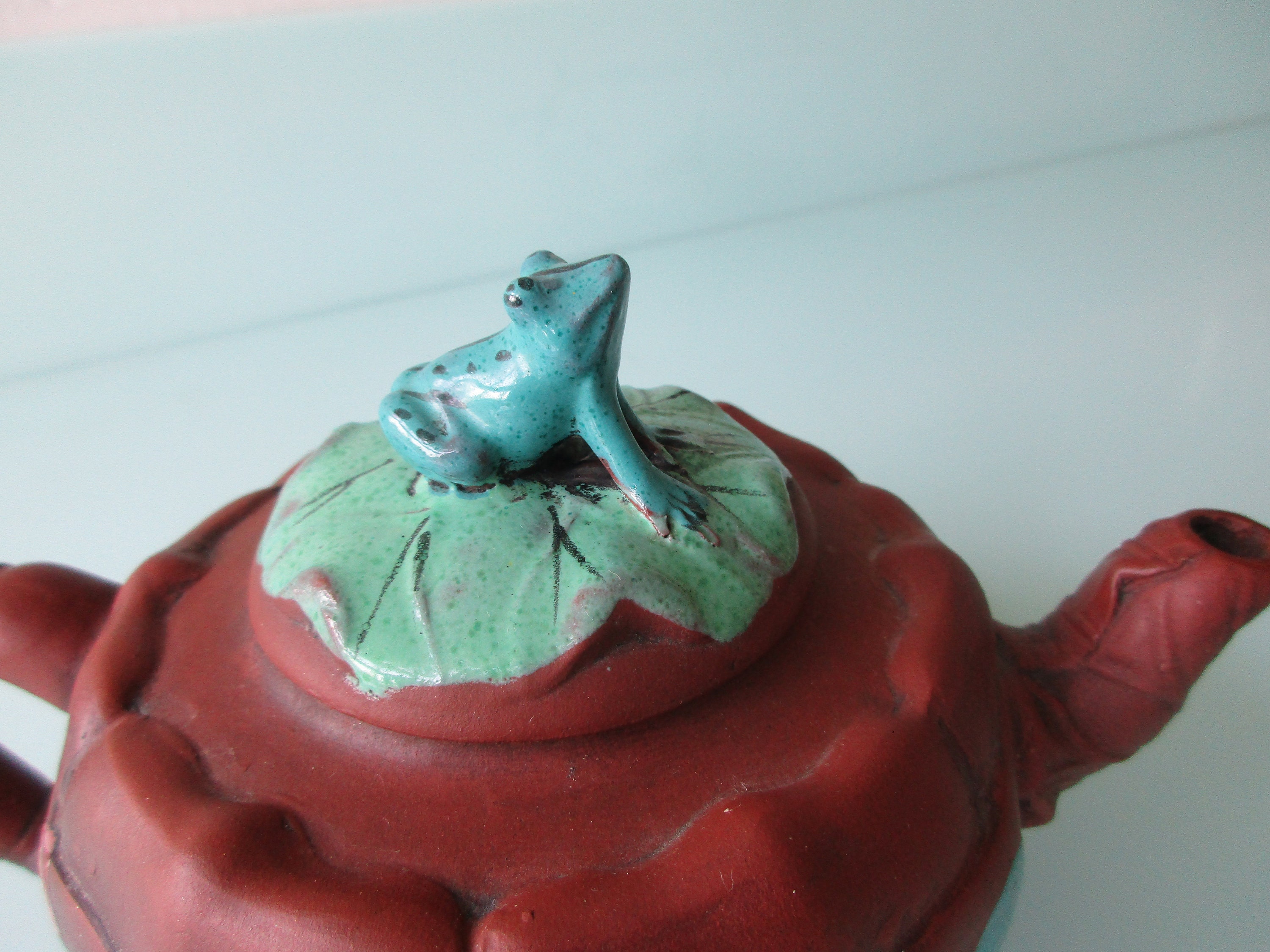 Ships FREE! RARE Vintage Yixing Teapot Frog on Lotus Leaf