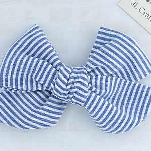 Blue Seersucker hair Bow, Blue Stripe Hair Bow, Stripe Bow, Girl Hair Bow, Toddler Hair bow, Baby Hair Bow, Baby Bow Headband, Blue Hair Bow