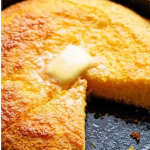 Pan de maíz dulce dorado