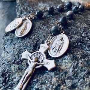Santo Patrón de la Curación del Cáncer. Rosario de Labradorita. Set de regalo alentador. Novena a San Peregrino. Medalla de superviviente, paciente de quimioterapia