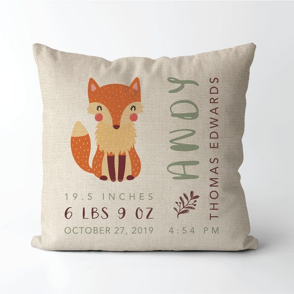 Almohada con estadísticas de nacimiento de zorro de Woodland Nursery / Anuncio de nacimiento personalizado / Regalo para bebé niño o niña / Decoración de guardería con zorros