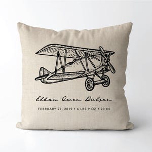 Vintage Airplane Birth Stats Pillow | Personalized Birth Announcement | Baby Boy Airplane Gift | Aviator Nursery afbeelding 1