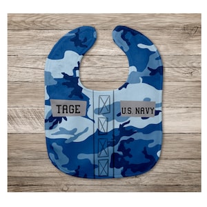 US Navy Blau Camo Baby Lätzchen |  Camouflage Navy Göre Militär Baby Geschenk |  Personalisierte Name Geschenk |  Militär Dad Mom Familie |  veteran